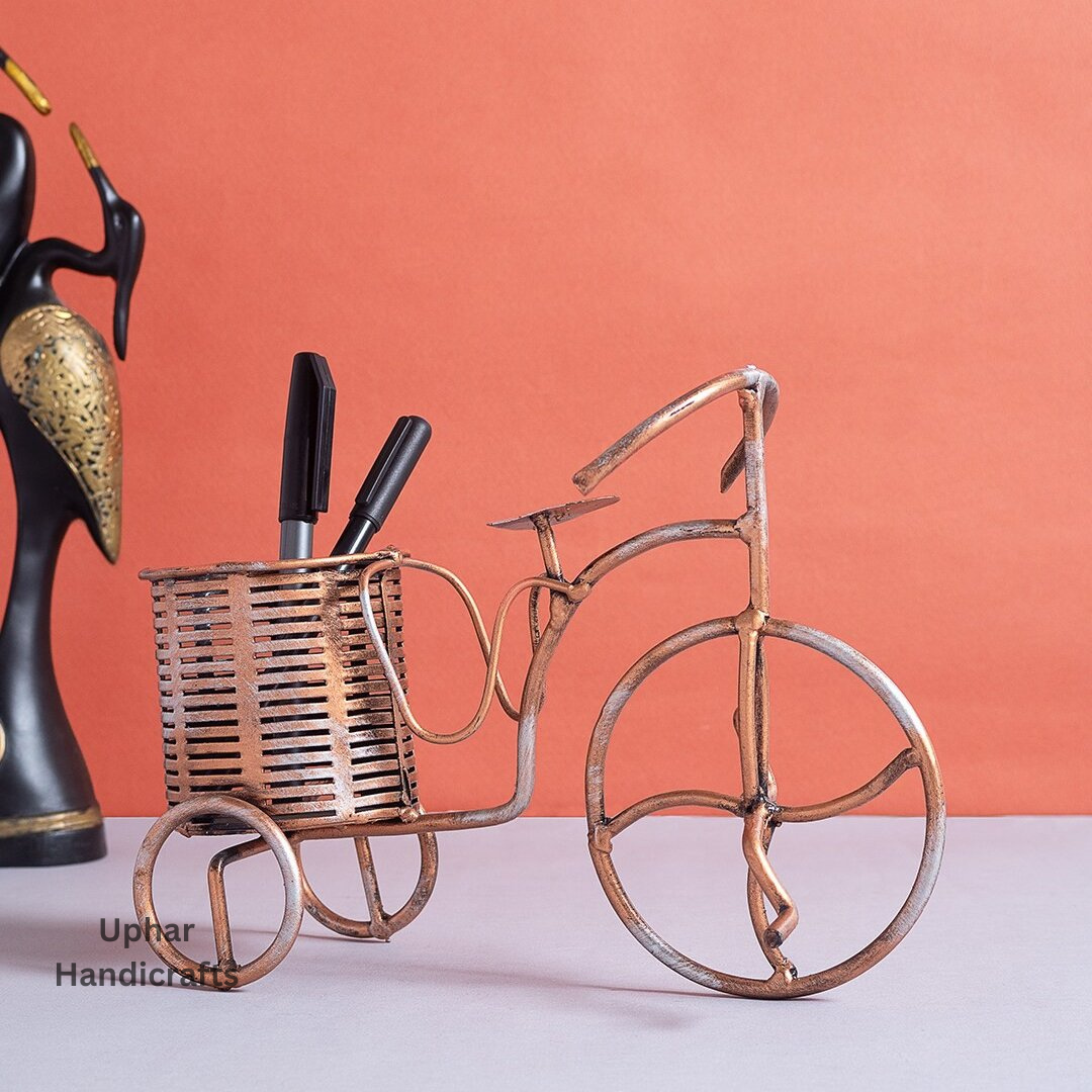 Metal-cycle-pen-stand