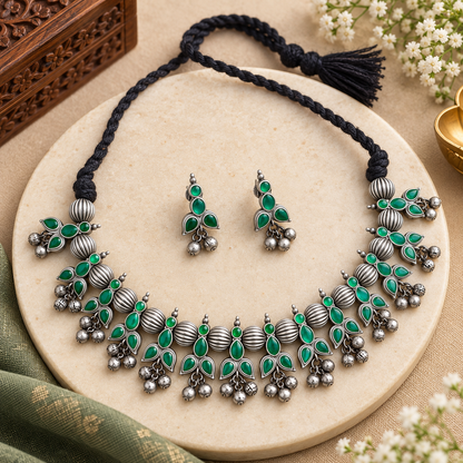 Antique-look oxidized Indian necklace and earrings
Traditional handcrafted jewelry set
Silver-tone metal alloy with oxidized finish
Decorative stone and bead accents
Matching earrings for traditional styling
Suitable for festivals, weddings and special occasions
Uphar Handicrafts