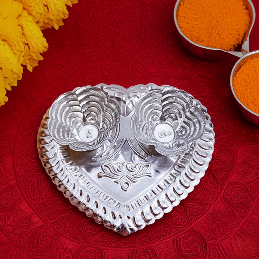 German Silver Kumkum Chawal Plate
Traditional Indian Pooja Holder Plate
Two Integrated Kumkum and Rice Bowls
Heart Design Silver Finish
Mandir and Tilak Ceremony Decor
Diwali and Housewarming Return Gift
Uphar Handicrafts