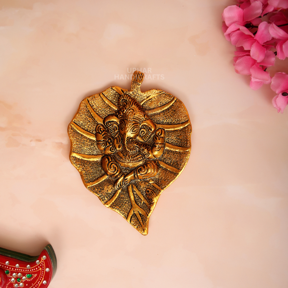 Gold Ganesh Patta Metal Wall Hanging
Lord Ganesha Sacred Leaf Design
Traditional Indian Vastu Decor
Golden Spiritual Home Decoration
Diwali and Ganesh Chaturthi Gift
Uphar Handicrafts
