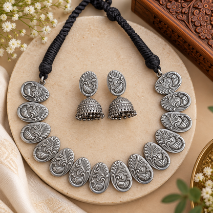 Indian festive necklace and earrings set
Traditional oxidized jewelry with antique appearance
Handcrafted metal alloy necklace
Decorative stone and bead accents
Matching earrings for a coordinated look
Suitable for Navratri, Diwali, weddings and parties
Uphar Handicrafts