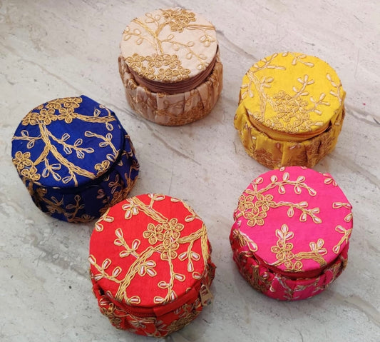 Matka Gift Bag
Traditional Indian Gift Bag
Decorative Return Gift Bag
Festive Wedding Gift Packaging
Indian Celebration Favor Bag
Uphar Handicrafts