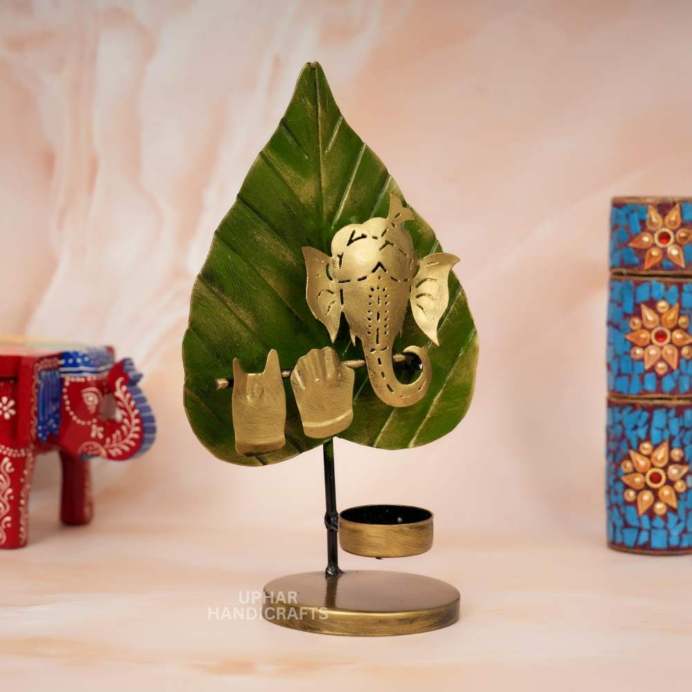 Metal Ganesh Ji Leaf Tealight Holder
Rustic Green Antique Finish
Pan Patta Inspired Indian Artwork
Decorative Diya for Pooja Rituals
Home Mandir and Entryway Decor
Navratri and Festive Gift Idea
Uphar Handicrafts