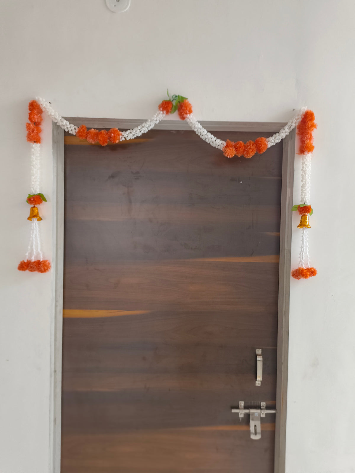 Mogra Orange Flower Toran
Traditional Indian Floral Door Hanging
White Mogra and Orange Marigold Design
4.5 Feet Festive Door Decoration
Diwali and Navratri Home Decor
Reusable Pooja and Wedding Decoration
Uphar Handicrafts