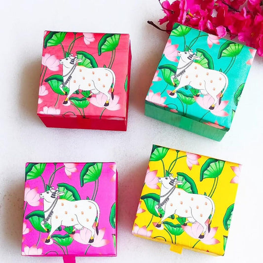 Pichwai Box Wedding Favor
Traditional Indian Return Gift Box
Wedding Guest Gift Box
Decorative Pichwai Gift Box
Indian Wedding Favor
Uphar Handicrafts