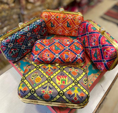 Printed Clutch with Hanging Chain
Metal Purse Clutch for Weddings
Wedding Giveaway Gift
Stylish Shagun Clutch
Indian Wedding Return Gift
Uphar Handicrafts