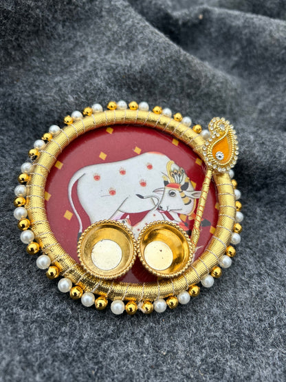 Roli Kumkum and Rice Puja Plate
Traditional Tilak Ceremony Plate
Indian Religious Puja Accessory
Festive and Wedding Return Gift
Griha Pravesh Puja Decor
Auspicious Indian Ritual Gift
Uphar Handicrafts